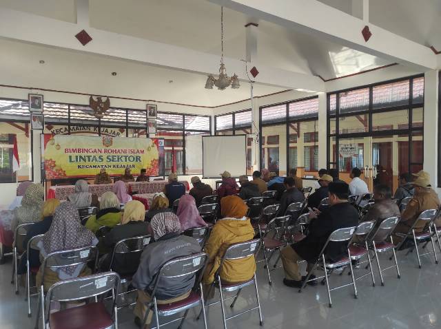 Camat Kejajar Beri Arahan dalam Kegiatan Binrois untuk Tingkatkan Kinerja Pelayanan